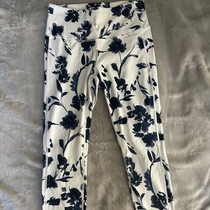 Gorgeous Athleta floral 7/8 length leggings
